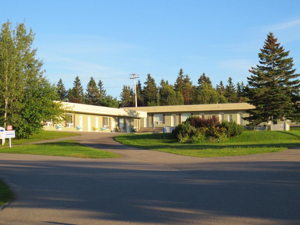 Motel And Camping Colibri Caraquet Kültér fotó
